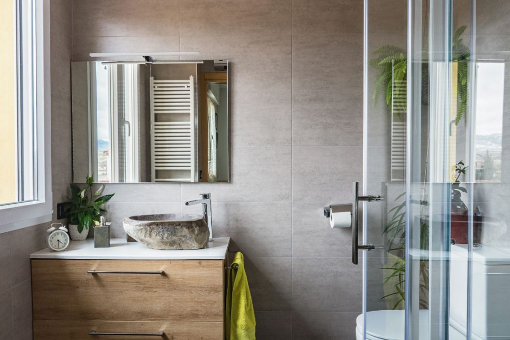uk-home-improvement-Choosing-The-Right-Bathroom-Suite-For-Smaller-Bathrooms